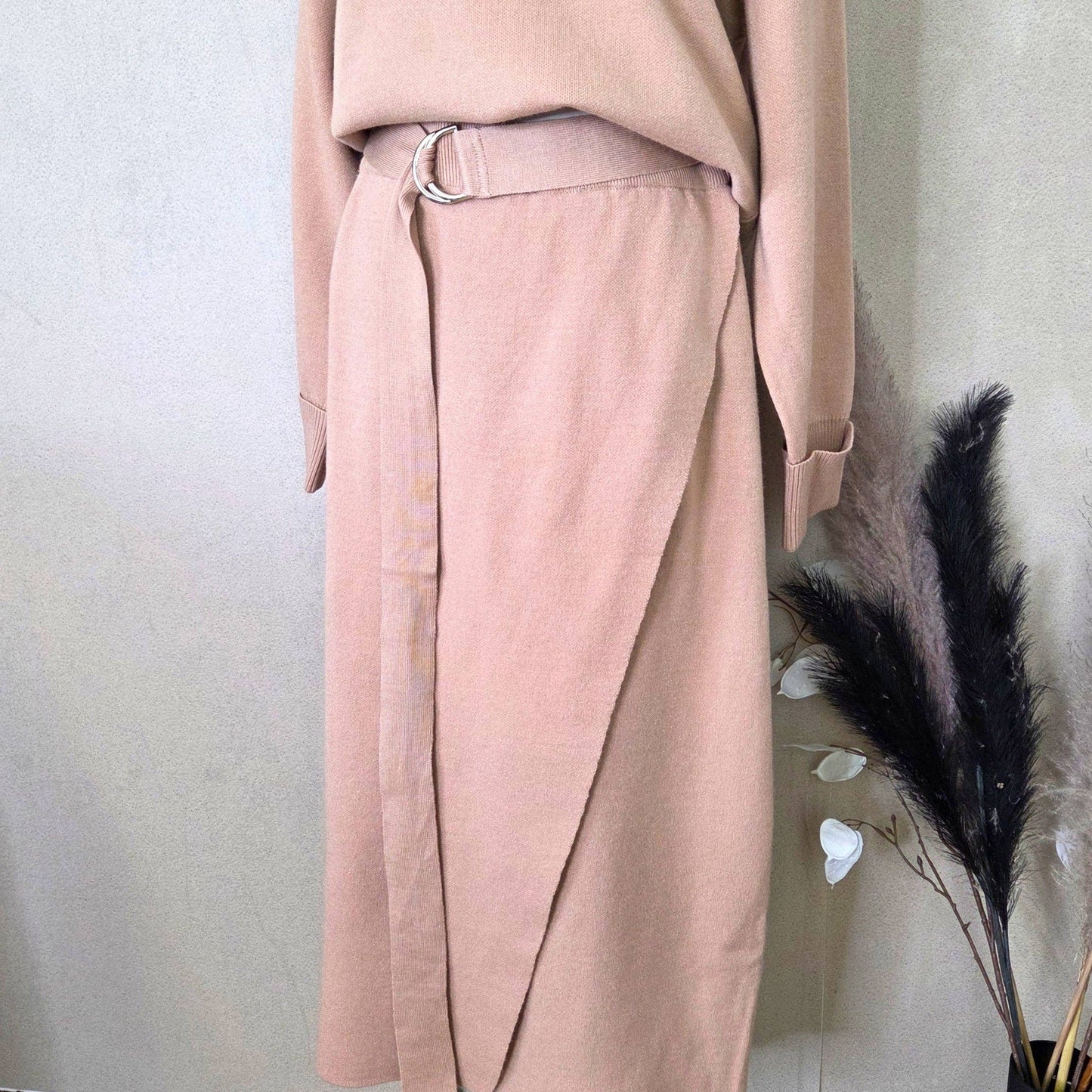 Luxe knitted co-ord with high low jumper and stylish wrap skirt with a belt (M)