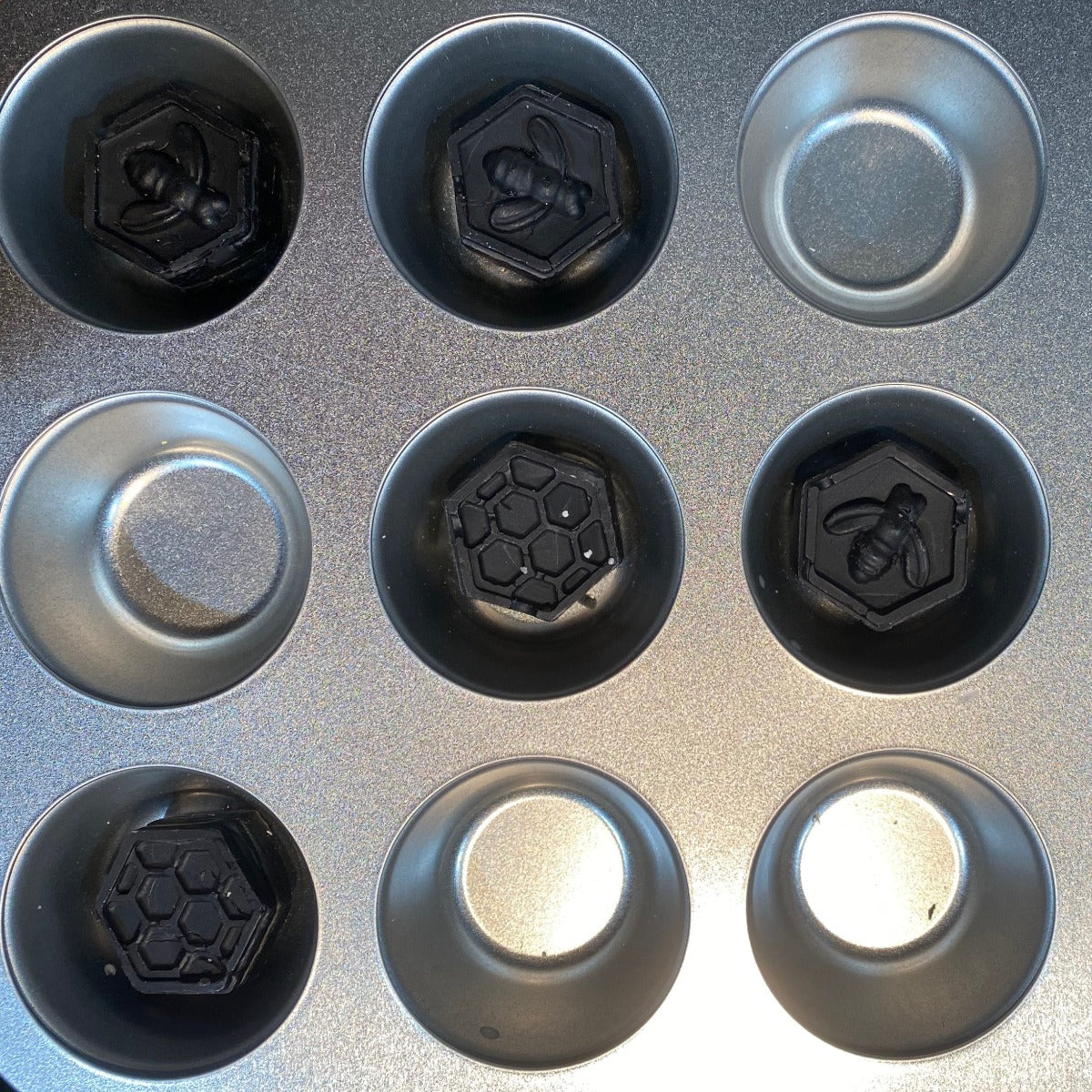Individual encaustic colour pucks