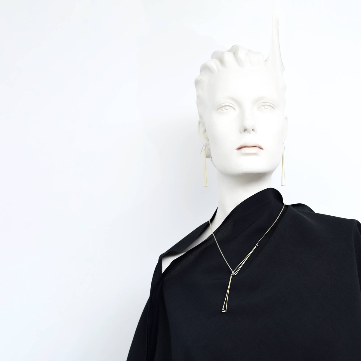 Glint Short Lariat Necklace