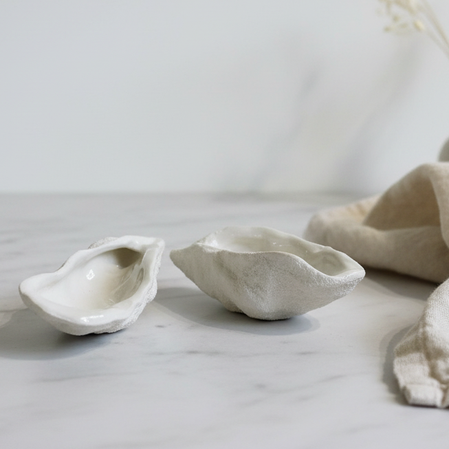Stoneware shell shaped dish