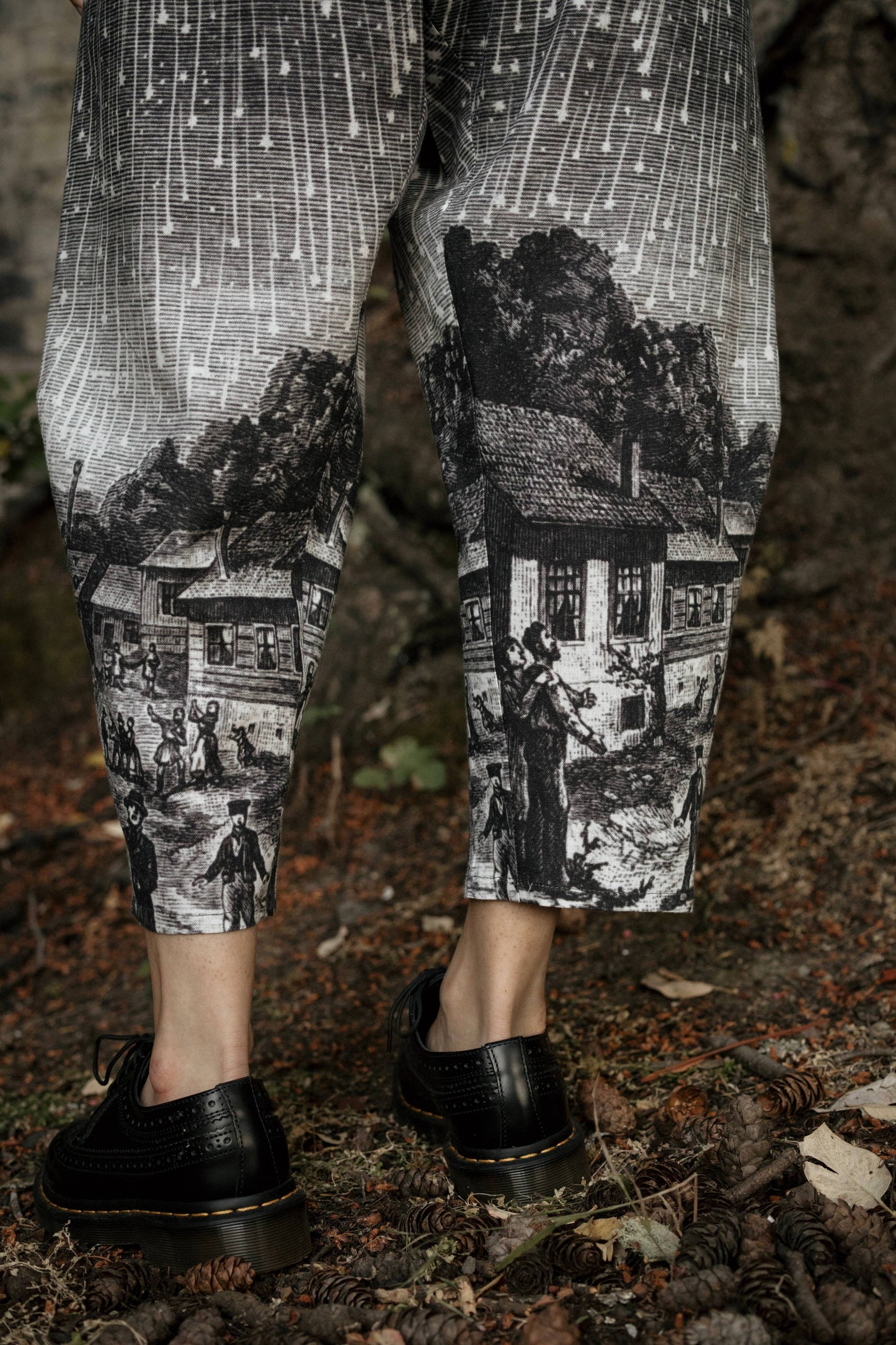 Stargazer Linen Cropped Artist Pant with Falling Stars Print