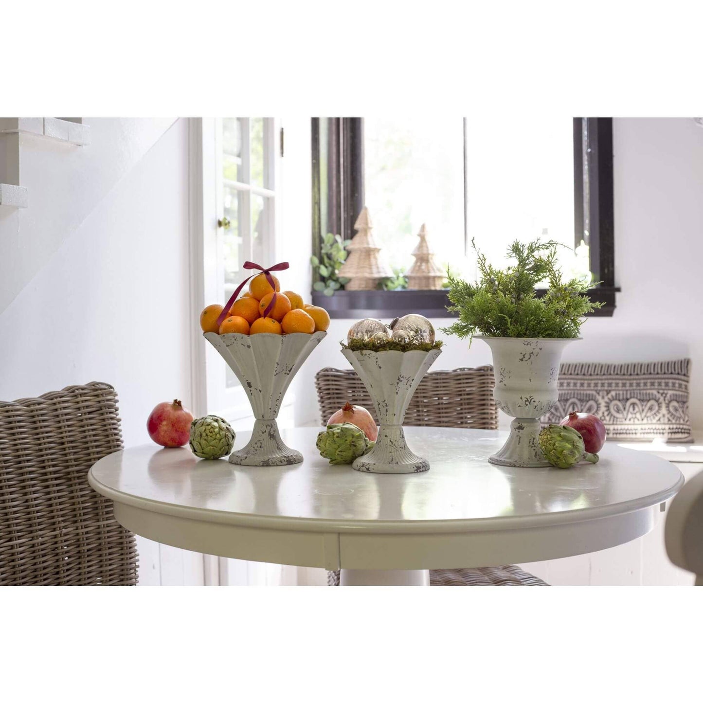 METAL URN ANTIQUE WHITE (NOT WATERTIGHT)